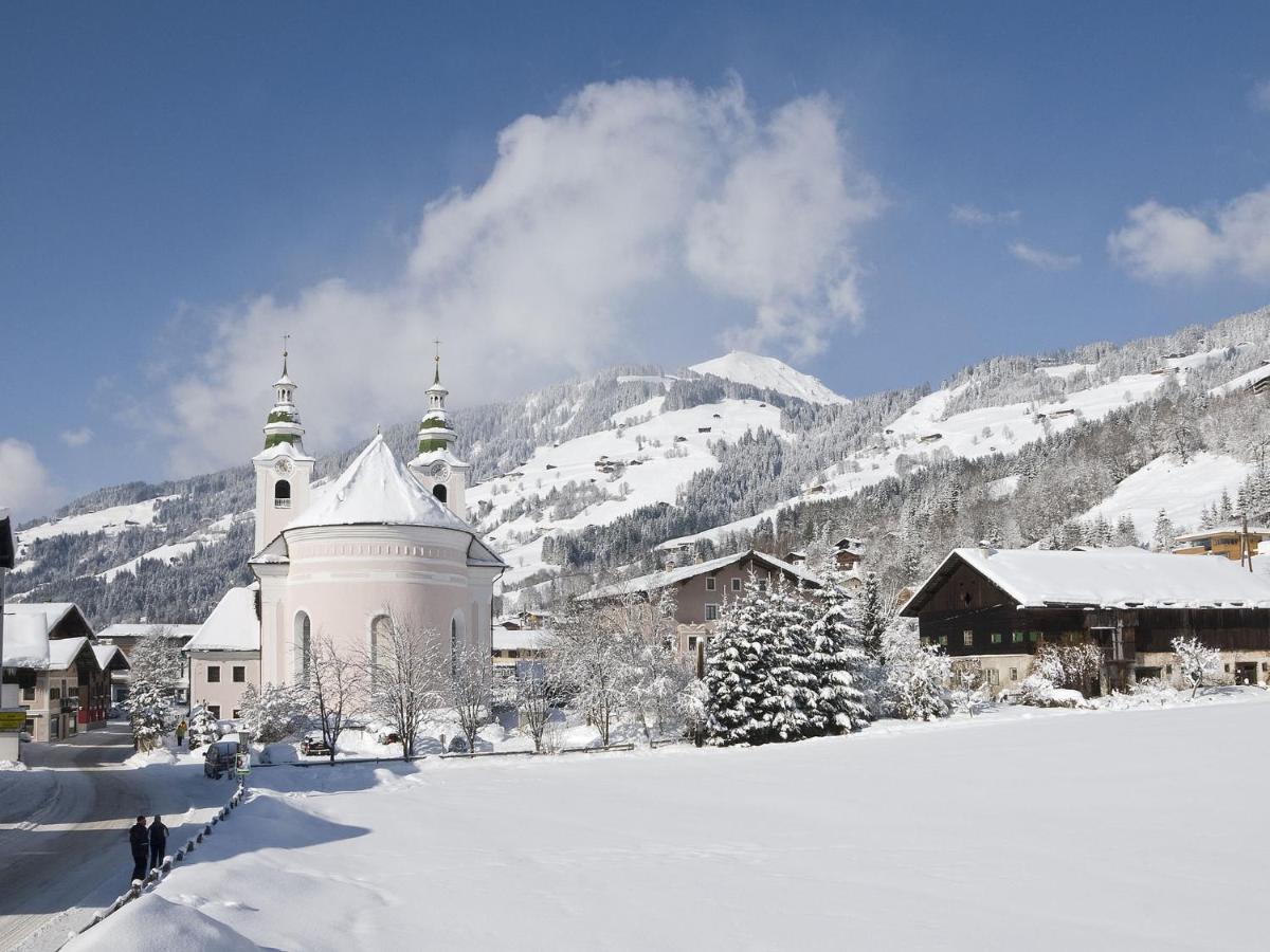 Luxurious Holiday Home With Terrace In Tyrol Brixen im Thale Extérieur photo